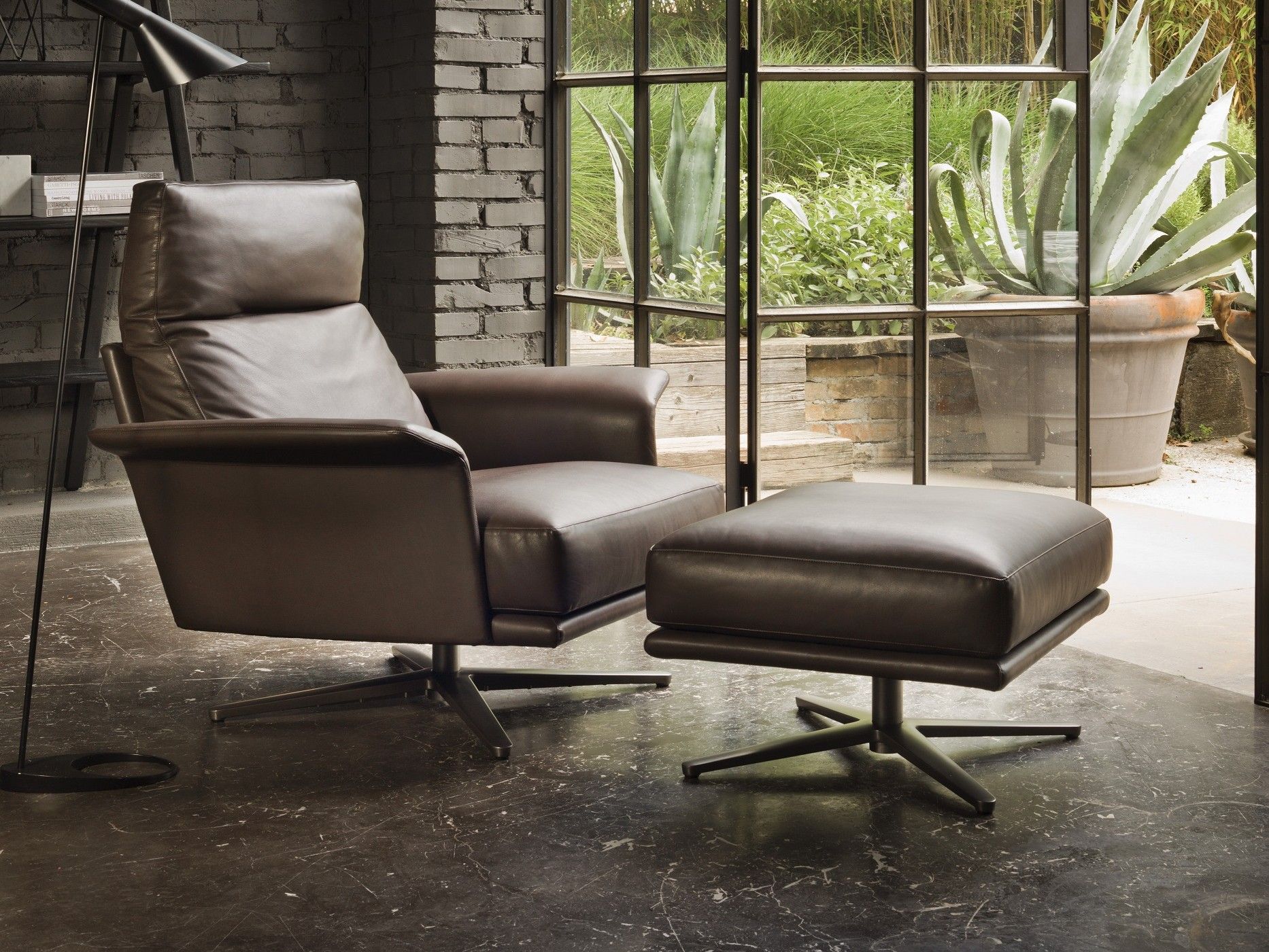 Кожаное кресло с подлокотниками Verzelloni Nilson ARCH-00140322