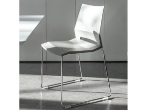 Штабелируемый стул с подлокотниками