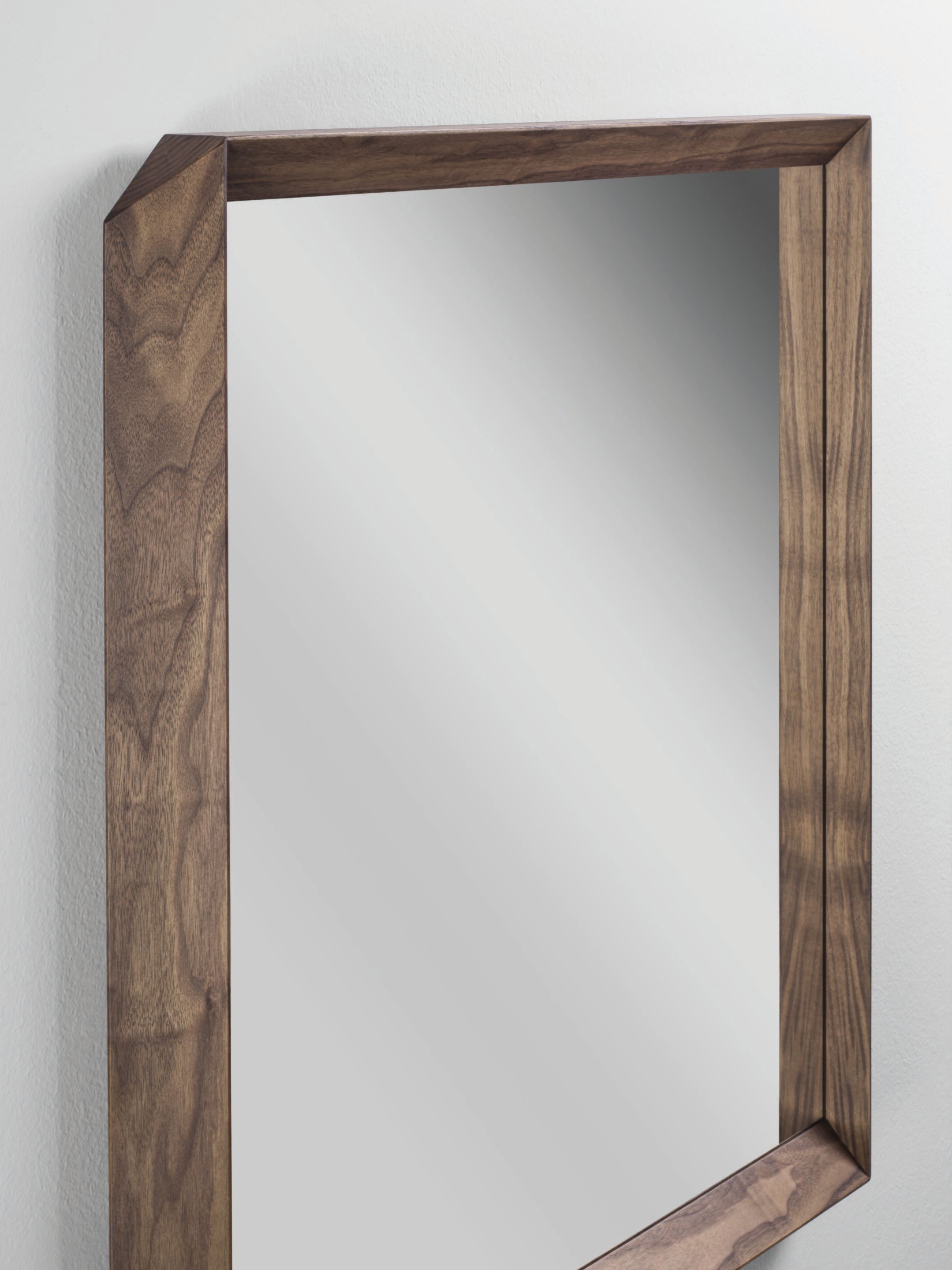 Квадратное зеркало из массива грецкого ореха с настенной рамкой Porada Twenty-Four ARCH-00009141 - Вид №1