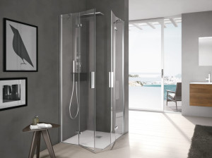 Угловая душевая кабина с распашной дверью