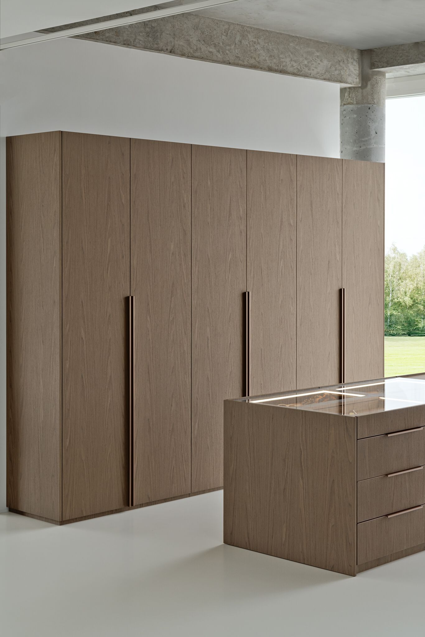 Индивидуальный деревянный шкаф со встроенным освещением Zajc W ARCH-00098040 - Вид №7