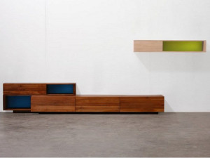 Деревянная секционная оборудованная стена