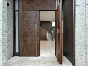 Бронированная входная дверь Laminam®