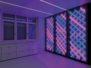 Крытая полимерная стена с подсветкой