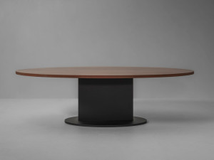 Овальный обеденный стол из стали и дерева