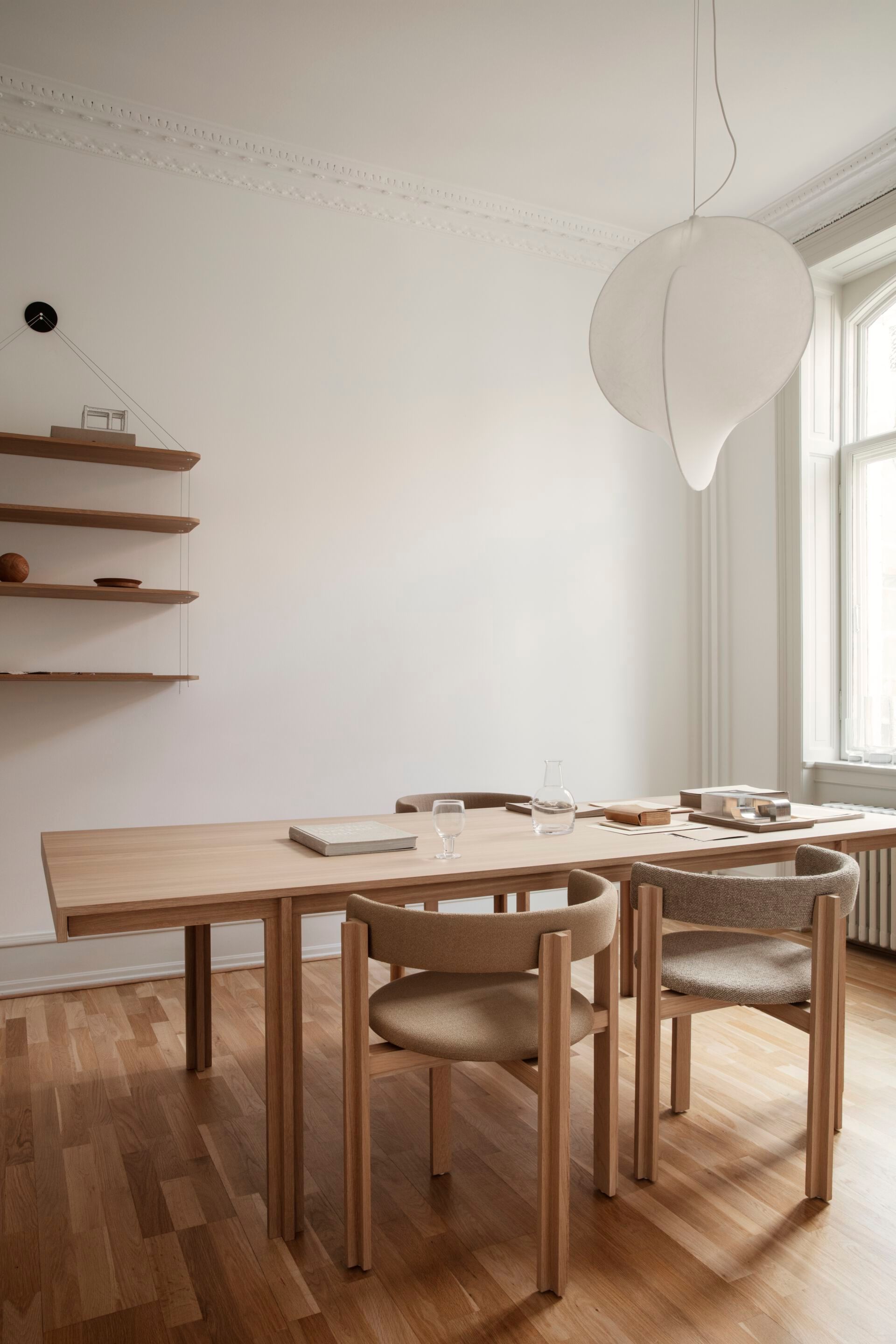 Дубовый стул с мягким сиденьем Karakter Principal ARCH-00109418 - Вид №6