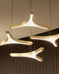 Подвесной светильник из алюминия и кованого стекла