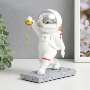 90863505 Сувенир интерьерный "Космонавт со шпагой" белый 12.5х8х16.5 см STLM-0414577 SIMALAND