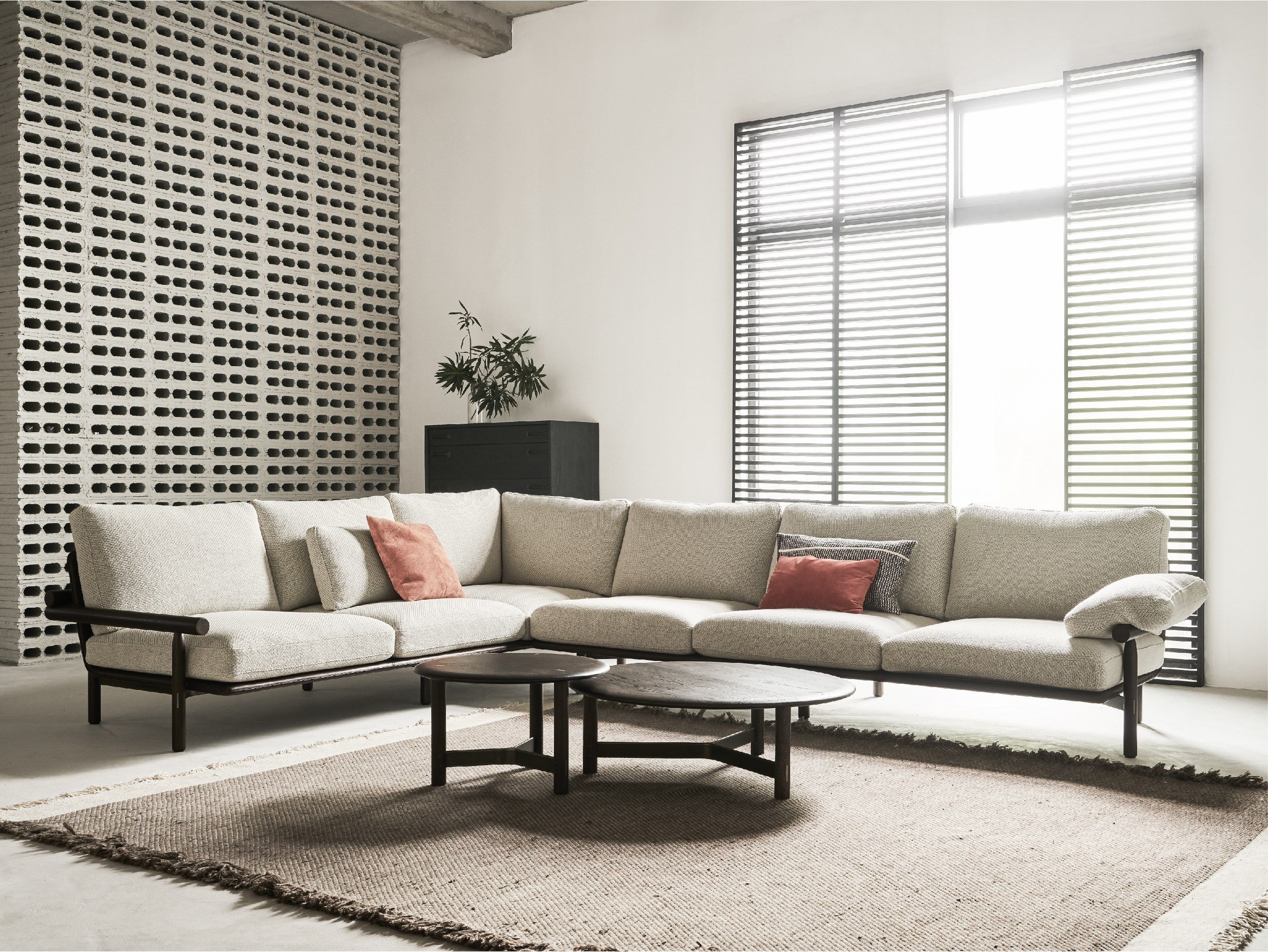 Круглый низкий журнальный столик из дуба District Eight Stilt ARCH-00024843 - Вид №2