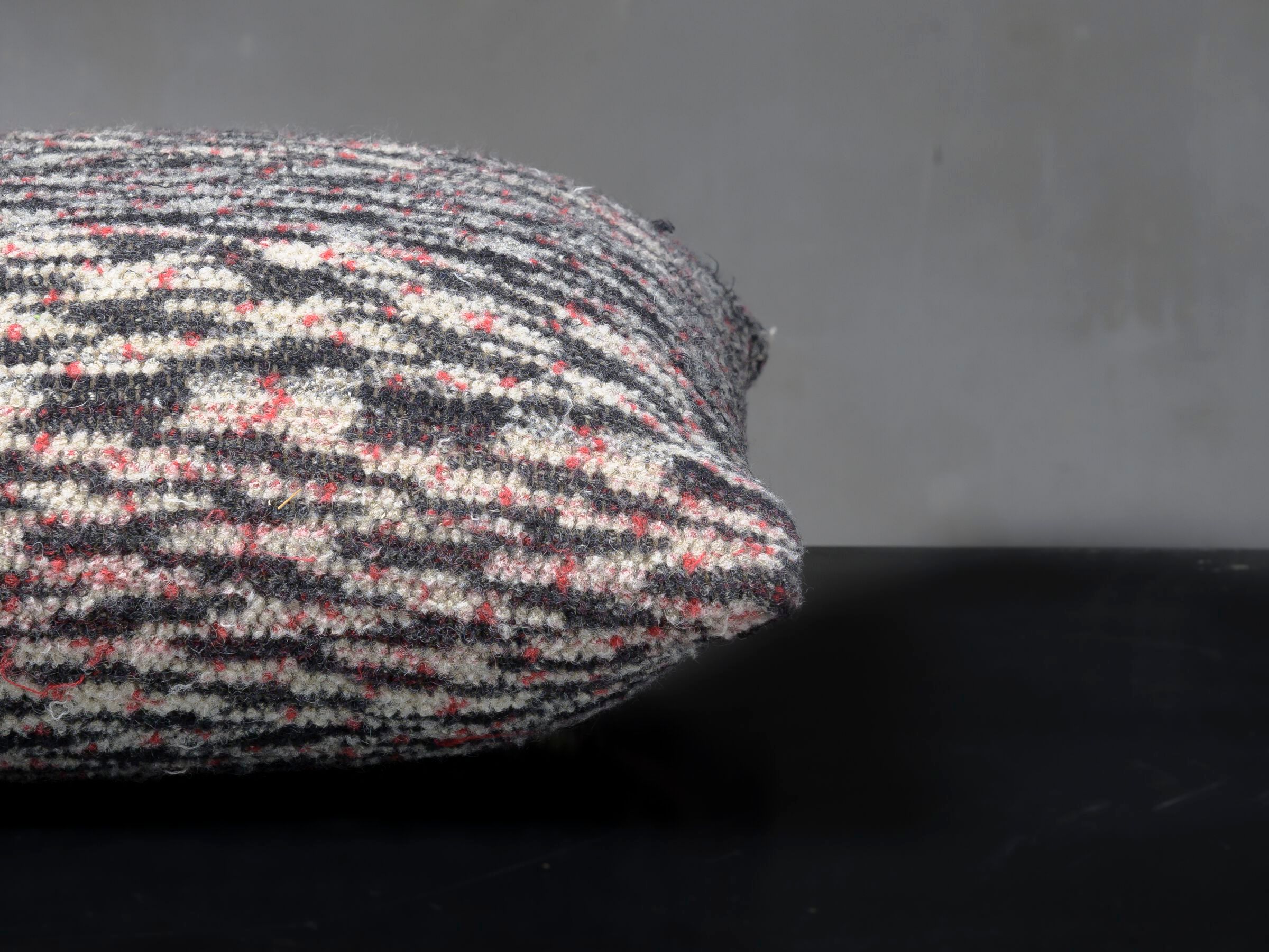 Квадратная подушка из переработанной ткани The House of Lyria SUBBIO/IC ARCH-00150104 - Вид №3