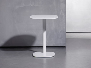 Высокий журнальный столик для гостиной