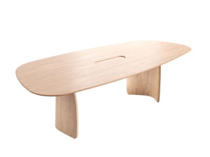 Деревянный обеденный стол