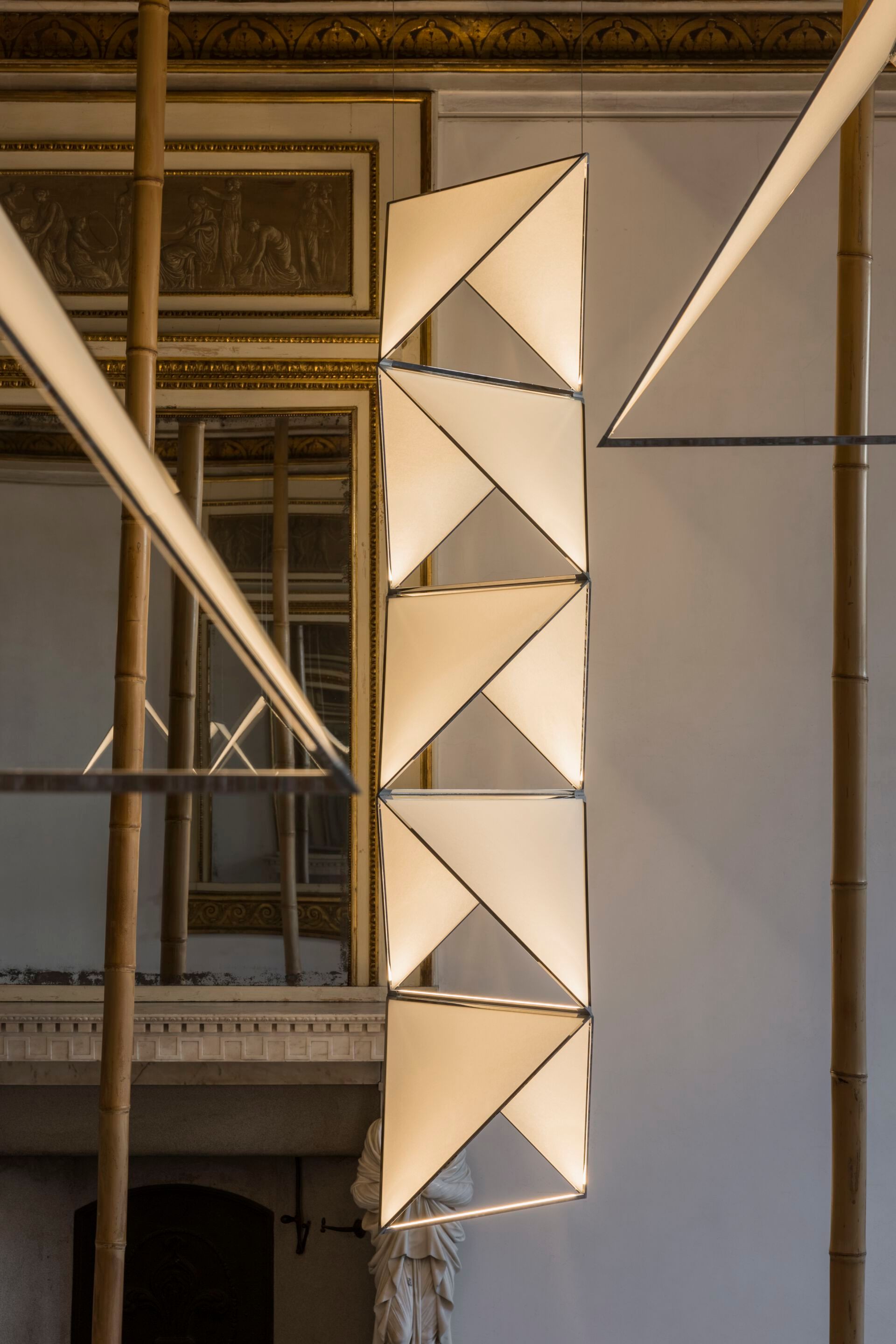 Бумажный светодиодный подвесной светильник Michael Anastassiades CYGNET ARCH-00108230 - Вид №4