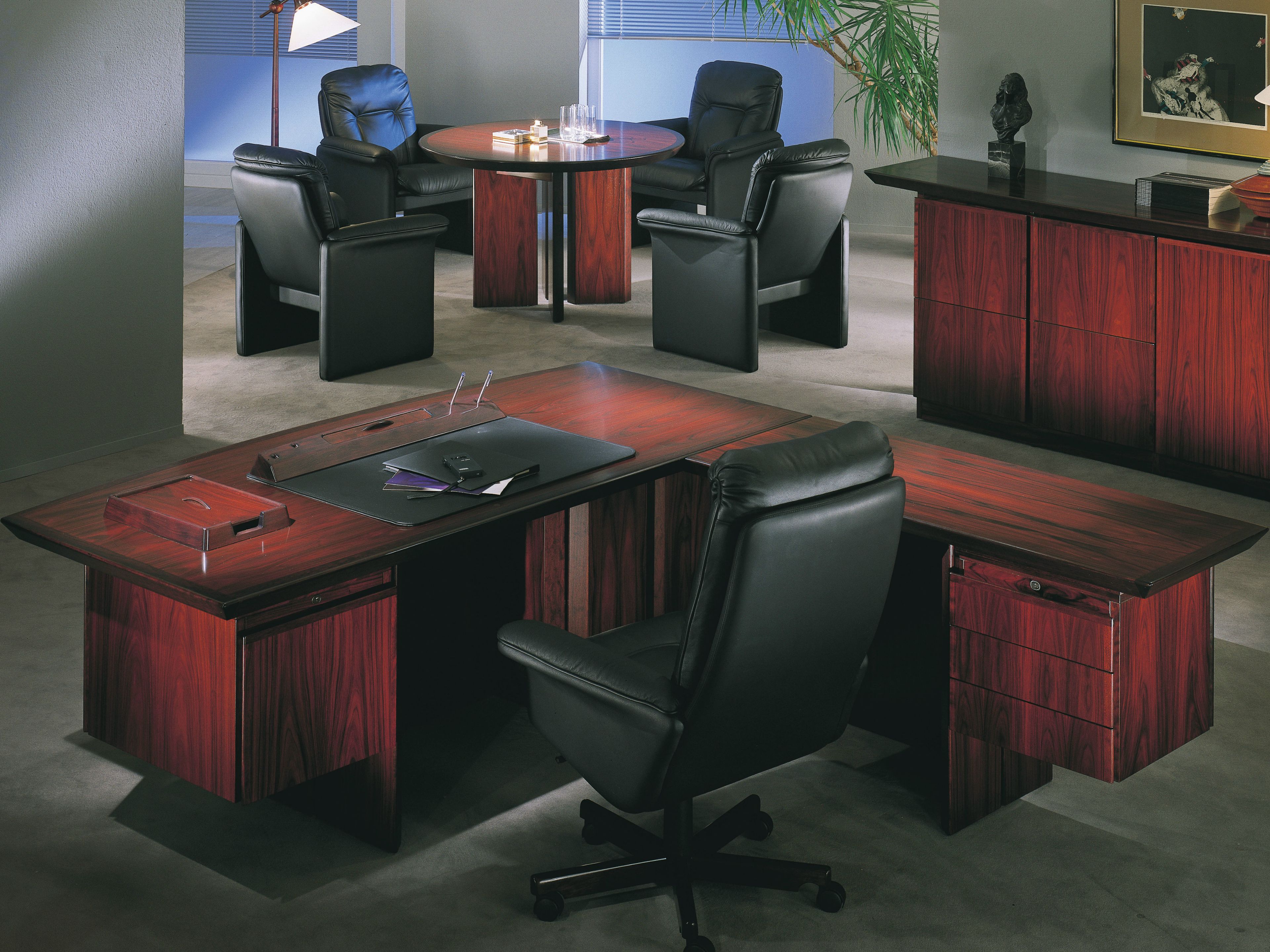 Угловой исполнительный стол Dyrlund ARCH-00107987 - Вид №1