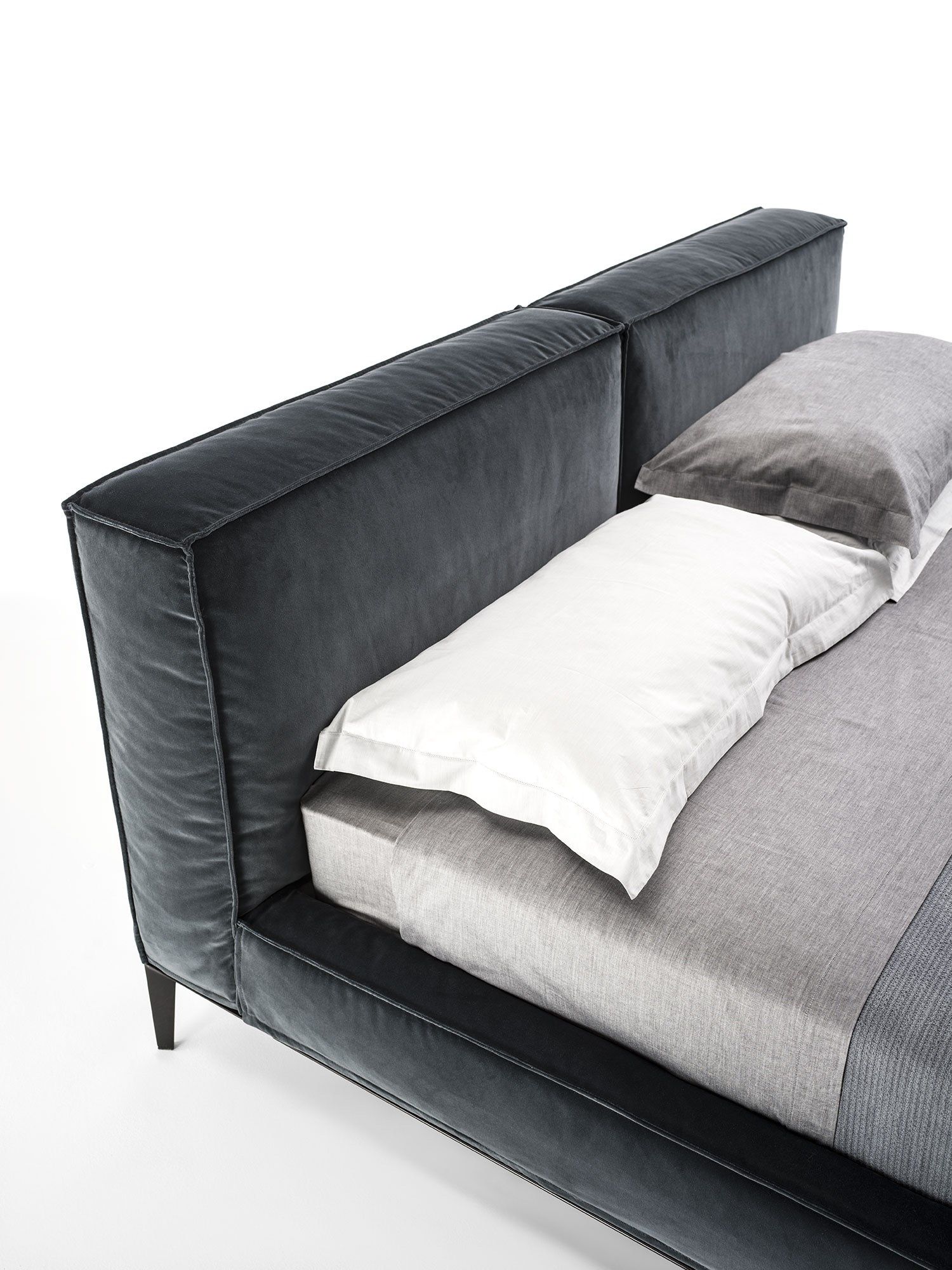 Тканевая кровать с мягким изголовьем Frigerio Taylor ARCH-00091819 - Вид №3