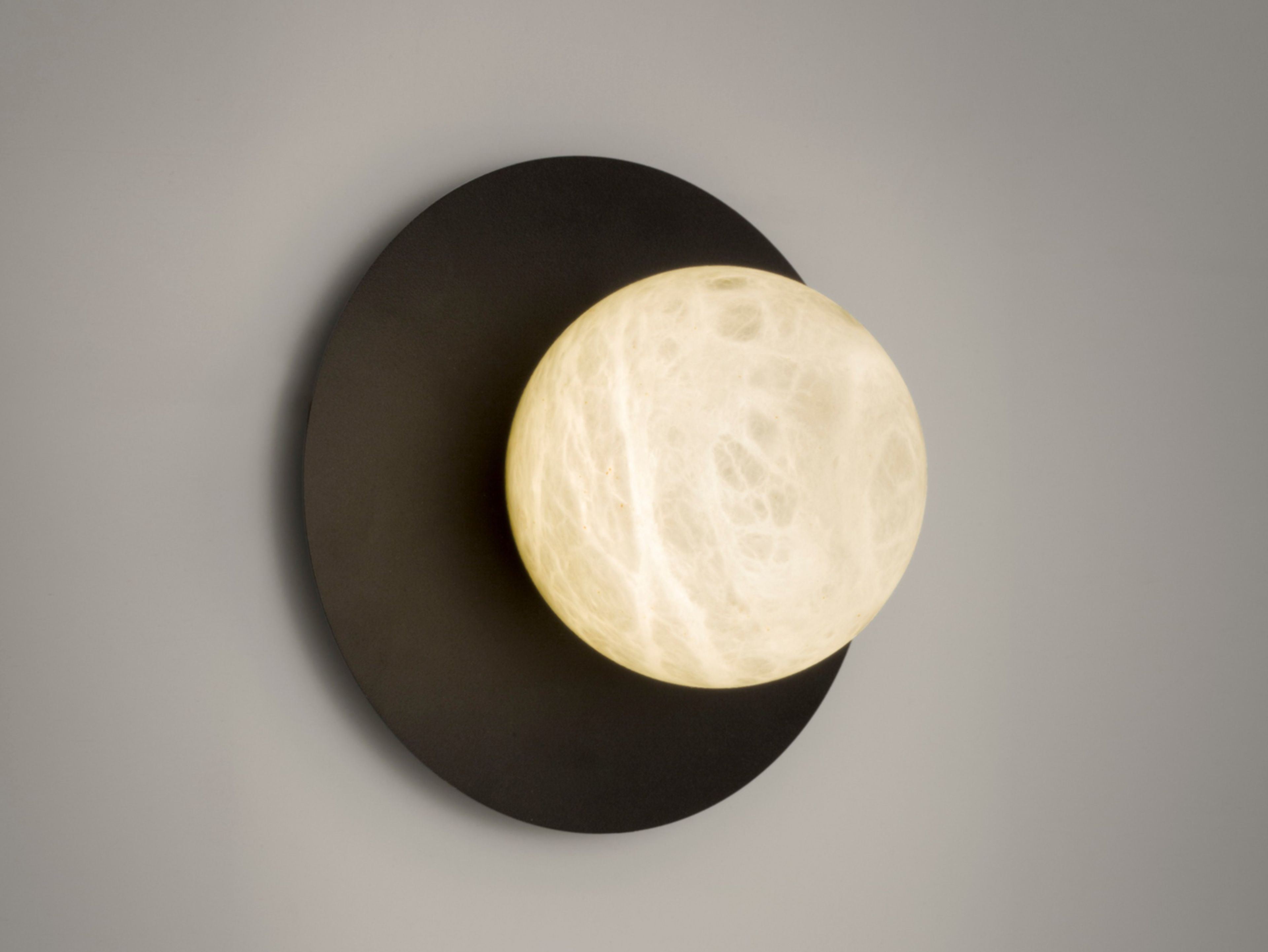 Настенный светильник из железа и алебастра Alma light ARCH-00123160