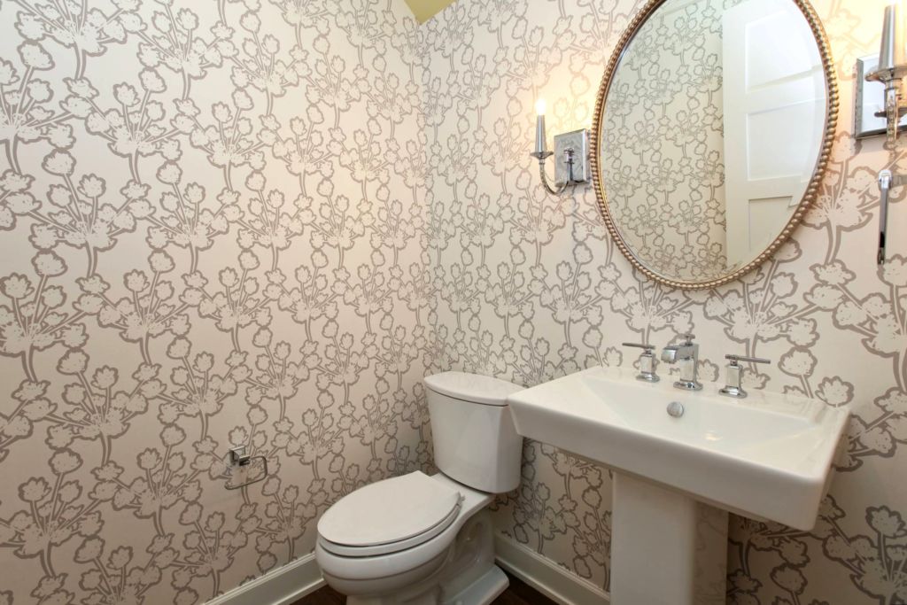 Обои в туалете: непрактичный вариант или интересное дизайнерское решение? | Dream house | Дзен