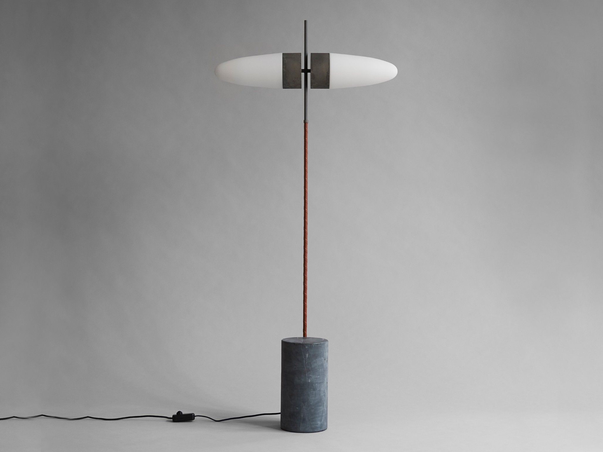 Торшер с мраморным основанием и стеклянным абажуром 101 Copenhagen Bull ARCH-00060357