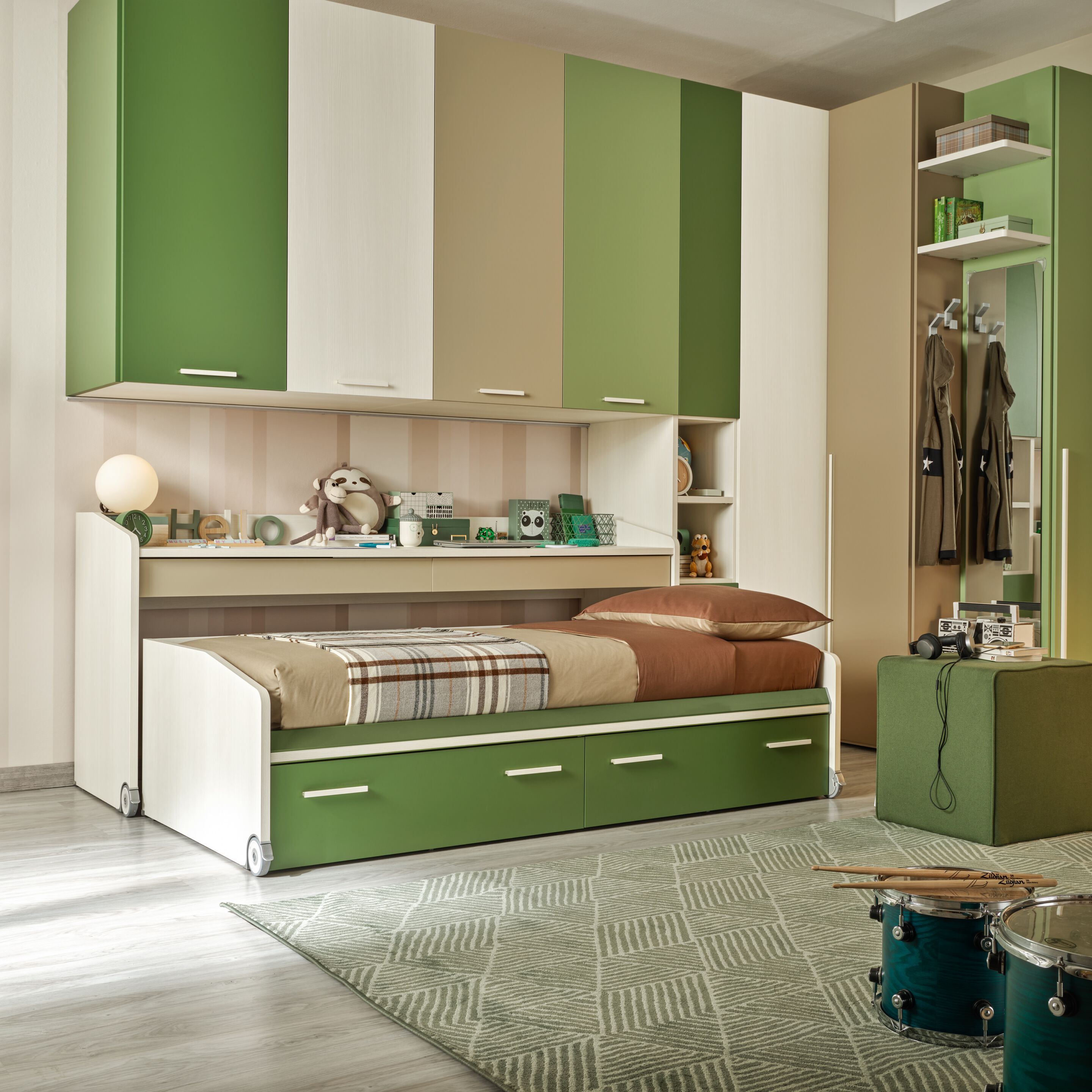 Спальня на палубе с кроватью и письменным столом на колесах Moretti Compact KC418 ARCH-00065920 - Вид №1