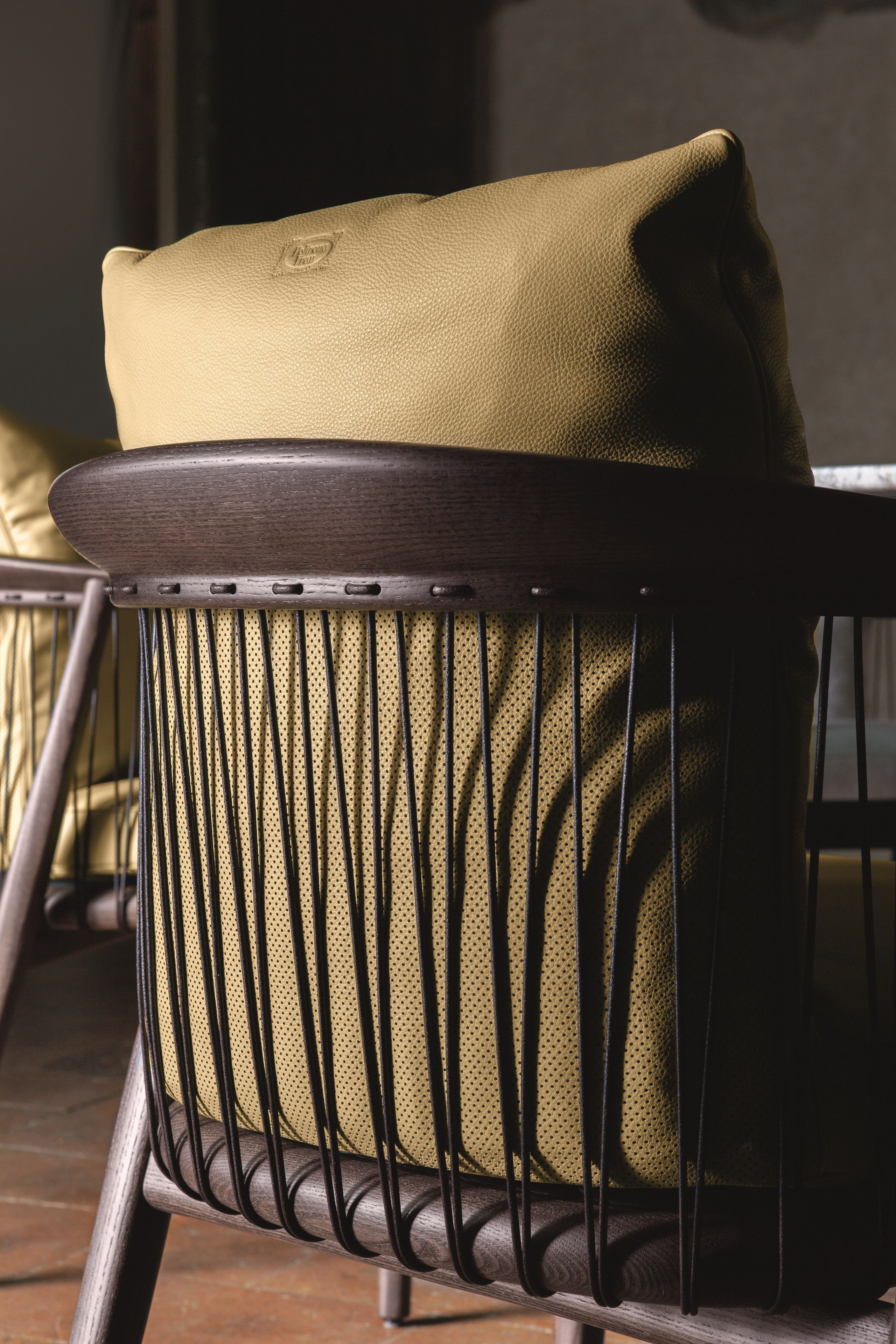 Кожаное кресло с подлокотниками Poltrona Frau коллекция-диваны и кресла ARCH-00076161 - Вид №5