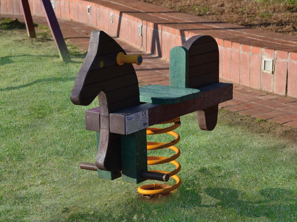 Рециркулированная пластиковая пружинная карусель EUROCOMITALIA CAVALLUCCIO ARCH-00020400