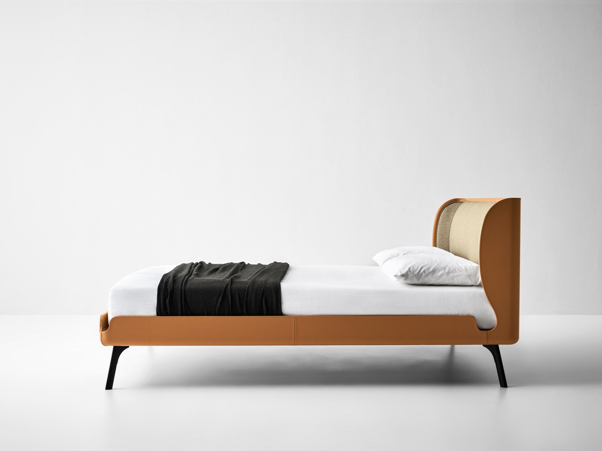 Кожаная двуспальная кровать Bolzan Gabri ARCH-00104390 - Вид №3