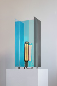 Настольная лампа из стали и стекла