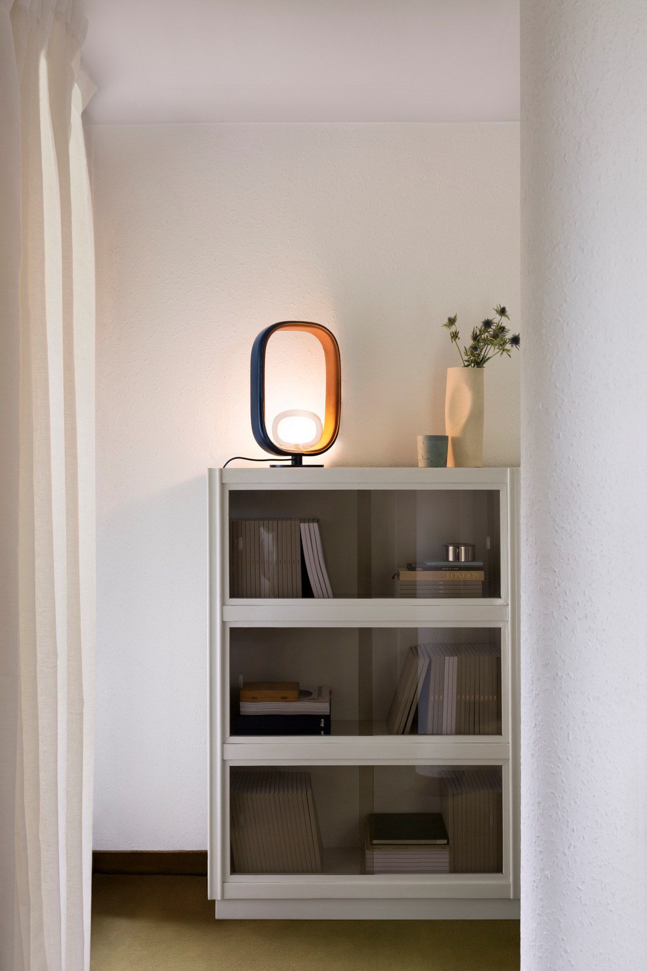 Окрашенная металлическая настольная лампа Tooy Filipa ARCH-00102323