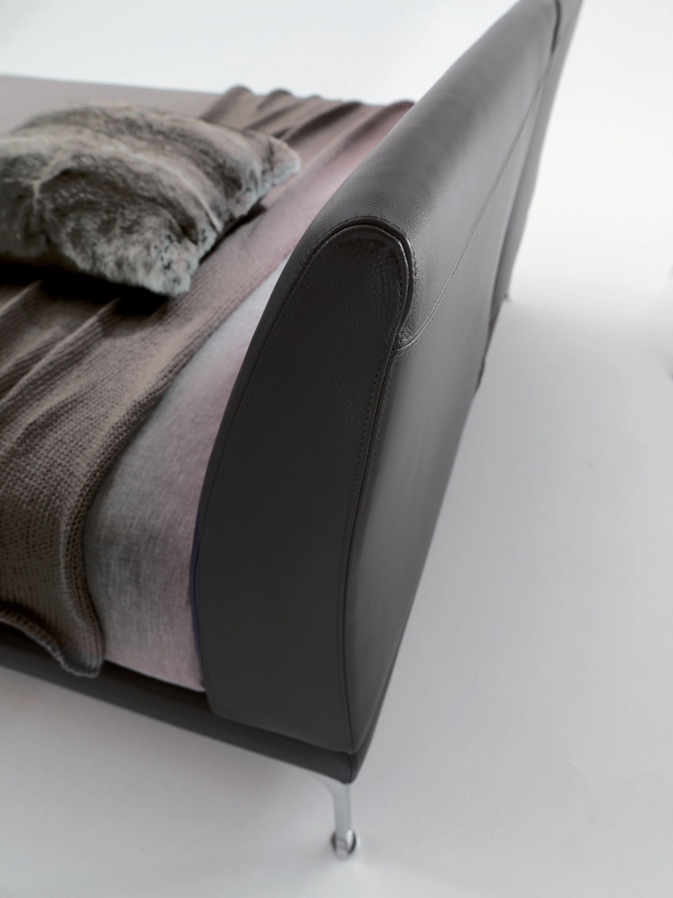 Кожаная двуспальная кровать с мягким изголовьем GRUPPO FOX ночь Фокса ARCH-00140926 - Вид №3