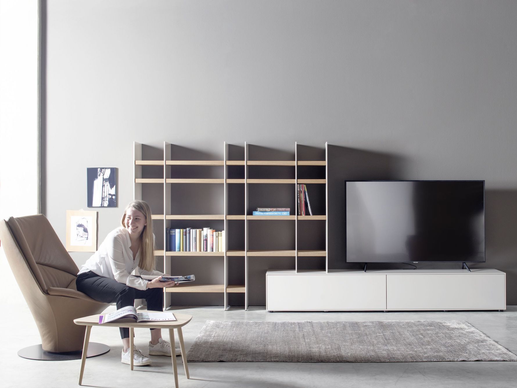 Низкий ТВ-шкаф с книжным шкафом Sudbrock Möbelhandwerk лестница ARCH-00013870 - Вид №1