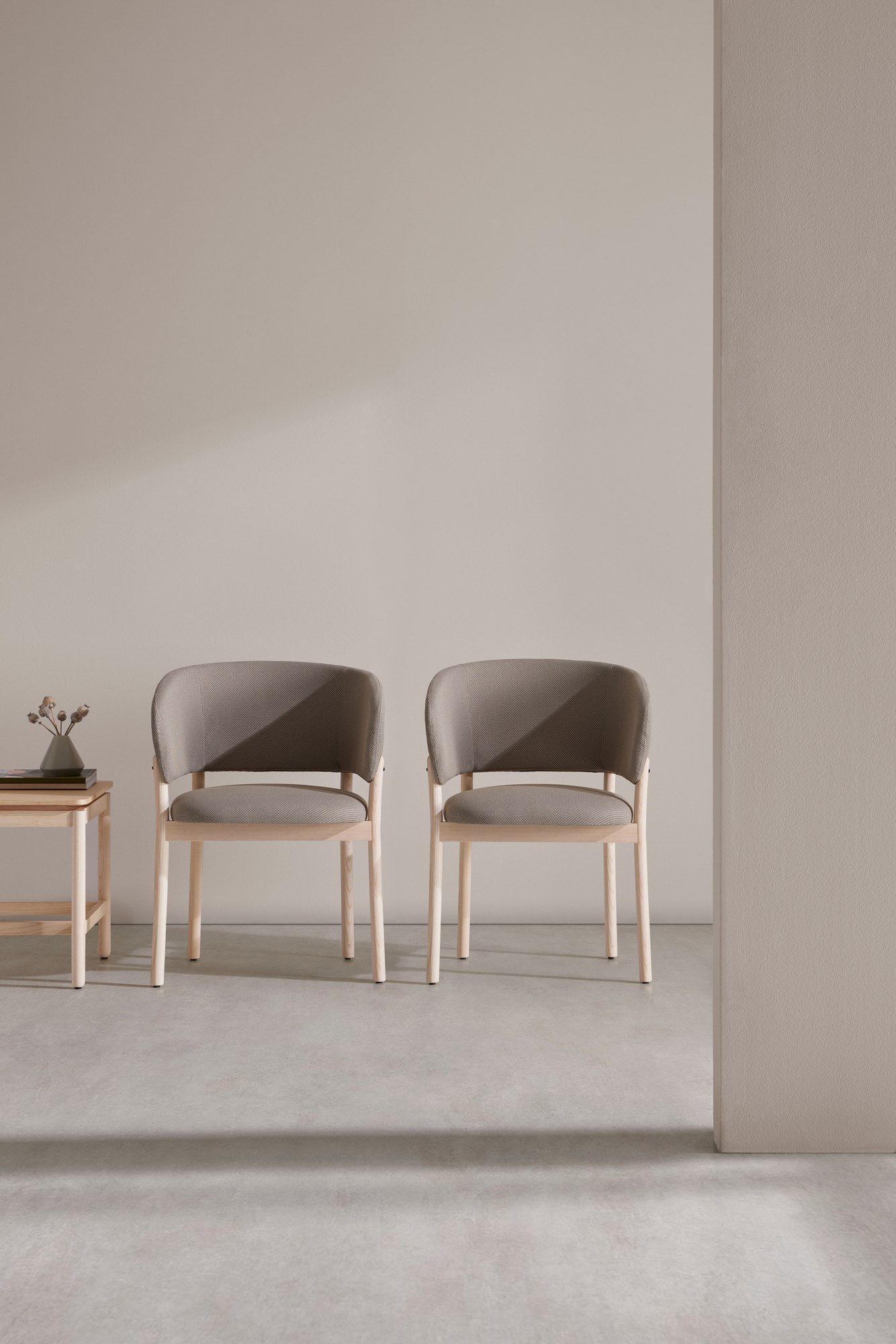 Мягкий тканевый стул с подлокотниками Blasco&Vila RC Wood ARCH-00035373 - Вид №5