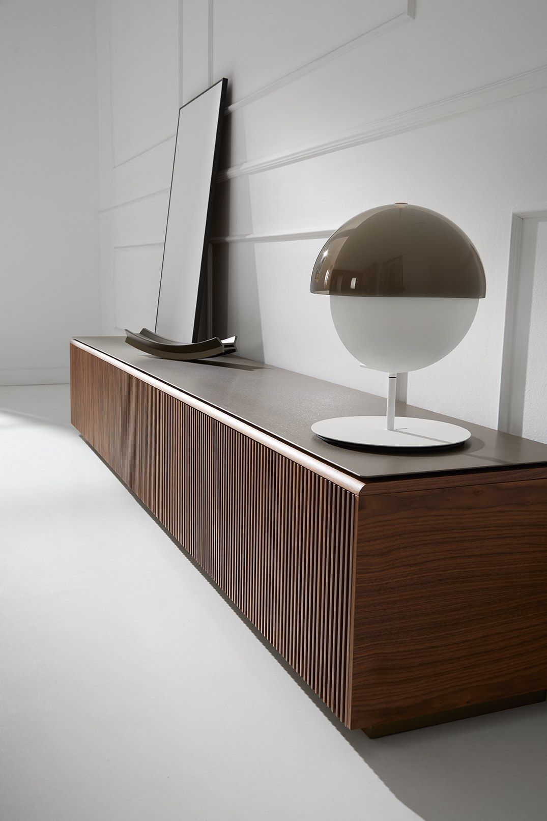 Деревянный шкаф для телевизора с откидными дверцами Punt Мальме ARCH-00024058 - Вид №9