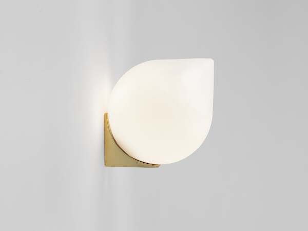 Светодиодный настенный светильник из опалового стекла Michael Anastassiades Bob ARCH-00036021
