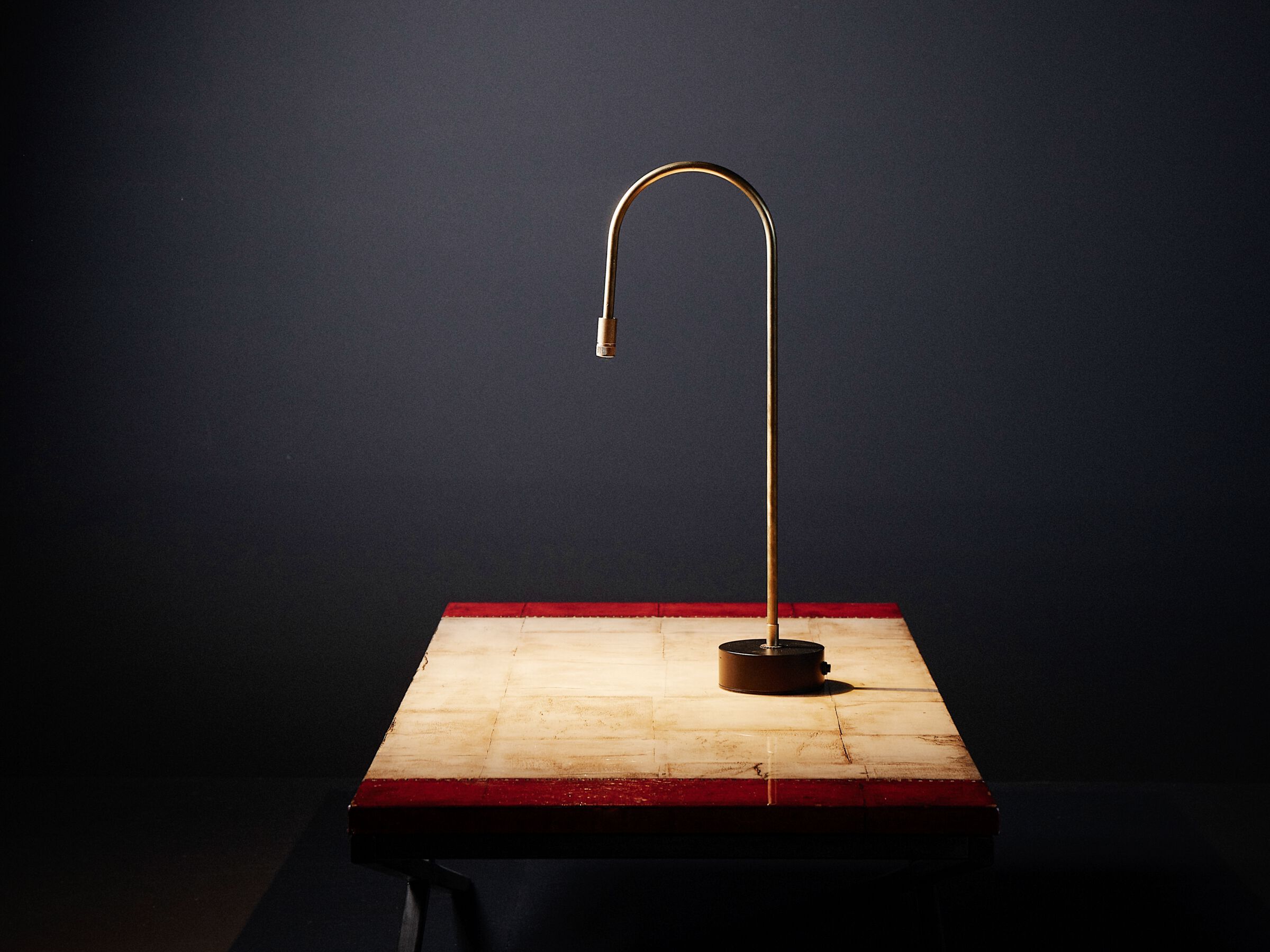 Латунная перезаряжаемая светодиодная настольная лампа Renzo Serafini FONTANA ARCH-00043082 - Вид №2