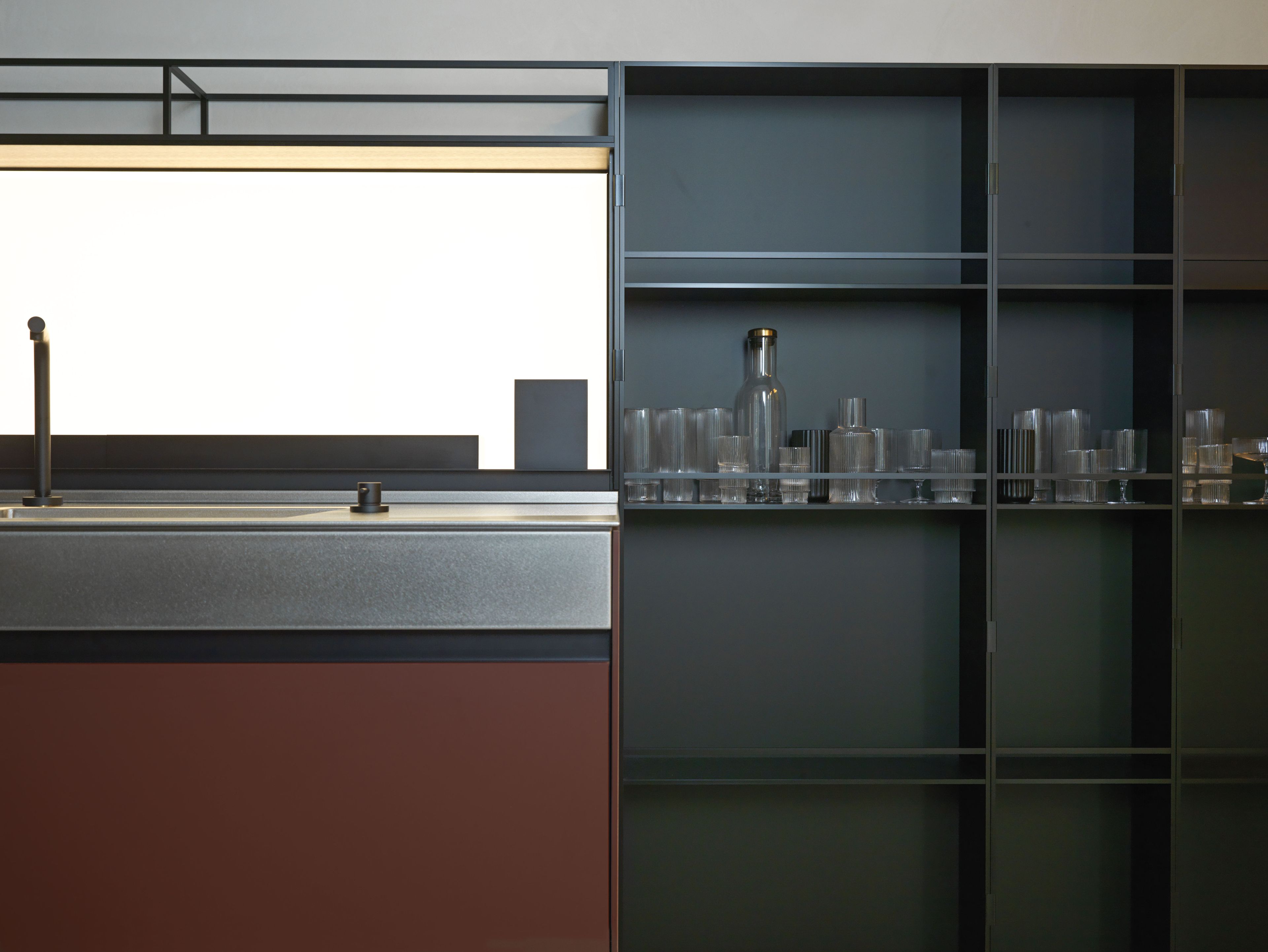 Встроенная кухня с островом без ручек Euromobil шесть ARCH-00021925 - Вид №1