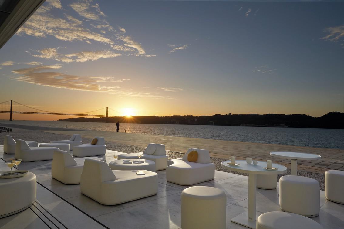 MNST1307 Подставка для ног Moon Island 52 морской текстиль песок Manutti Poufs  - Вид №7