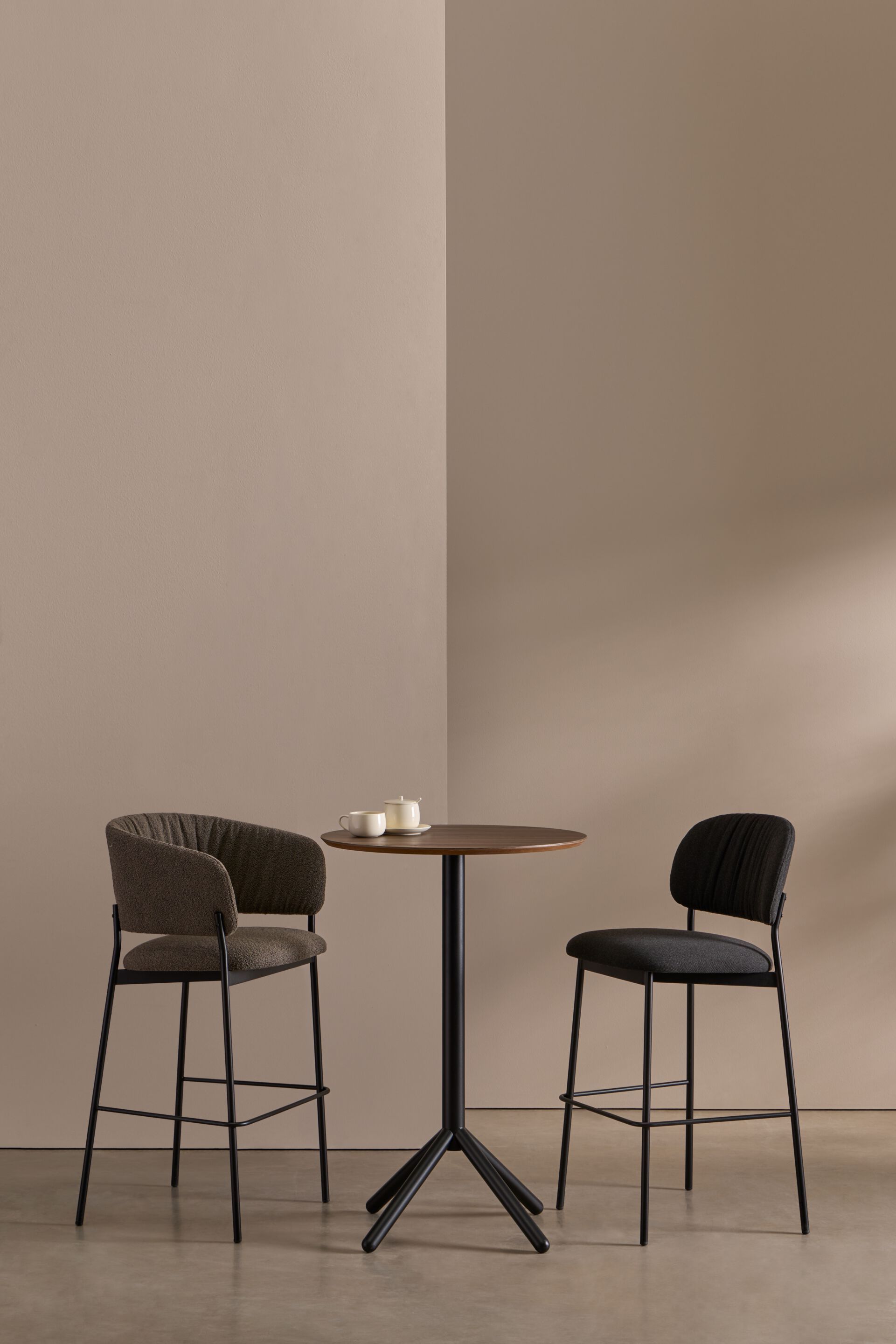 Высокий тканевый мягкий стул с подлокотниками Blasco&Vila RC Metal Soft ARCH-00068789 - Вид №4