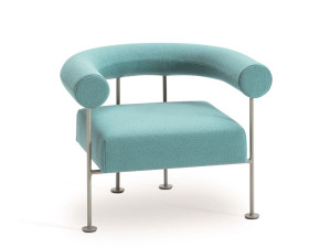 Тканевое кресло с подлокотниками