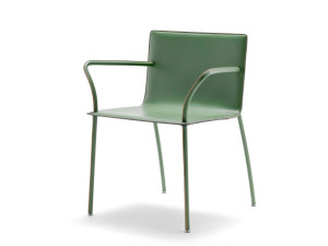 Кожаный стул с подлокотниками