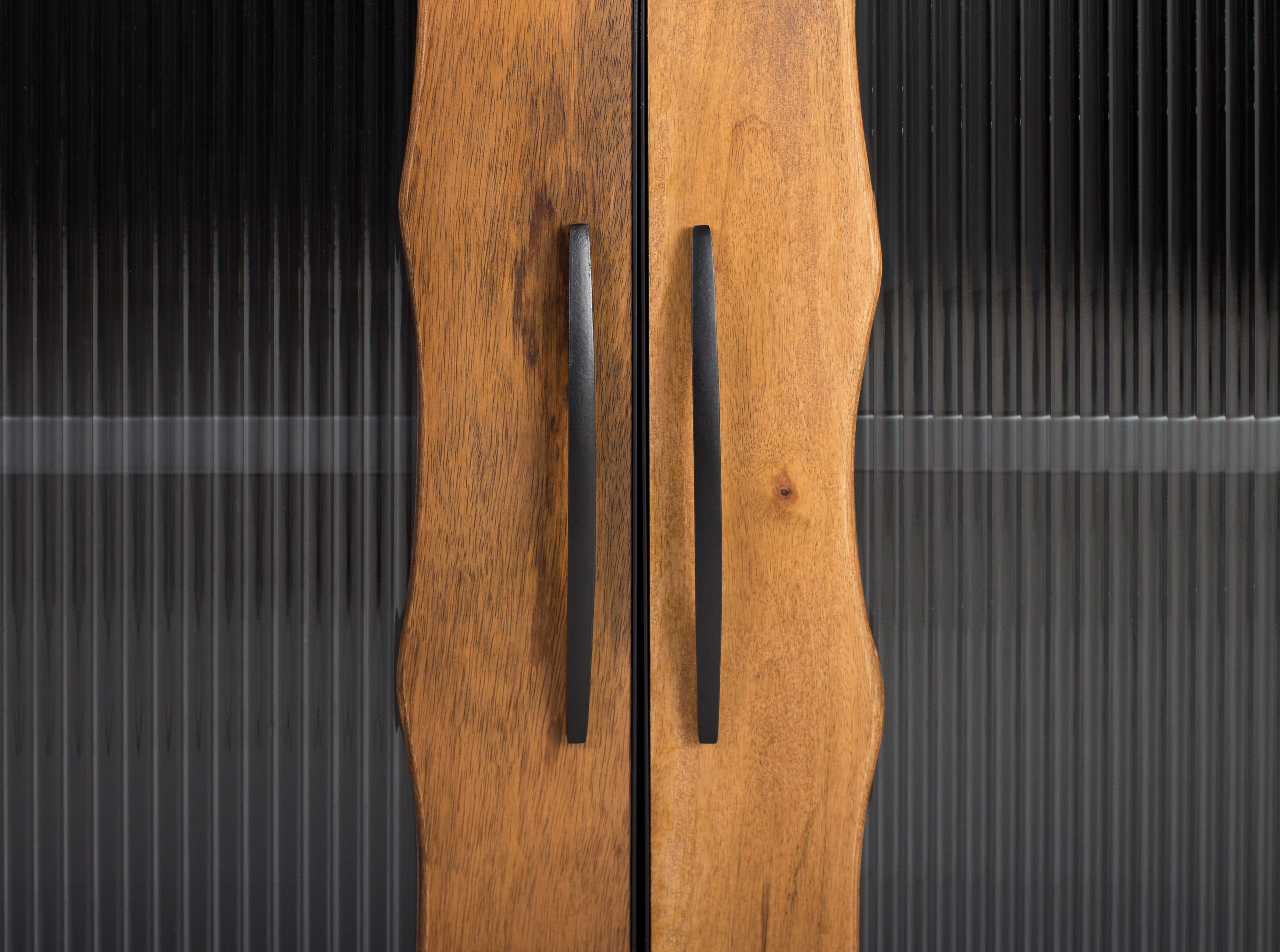 Шкаф из манго с выдвижными ящиками и дверями Giner y Colomer Занзибар ARCH-00051701 - Вид №6