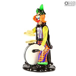 2579 ORIGINALMURANOGLASS Статуэтка Клоун-музыкант с барабаном - муранское стекло OMG 14 см
