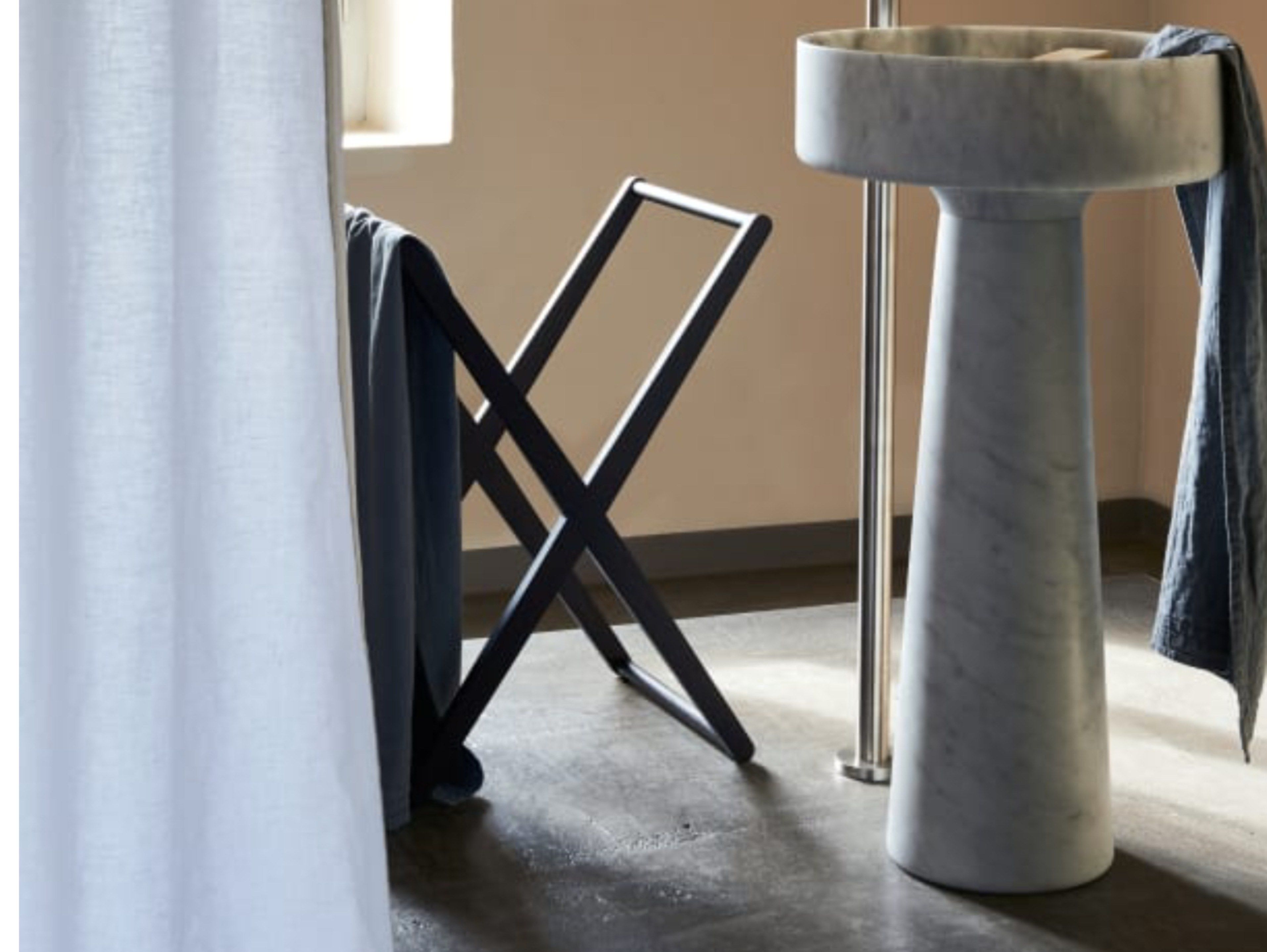 Деревянный напольный держатель для полотенец Agape X ARCH-00138452