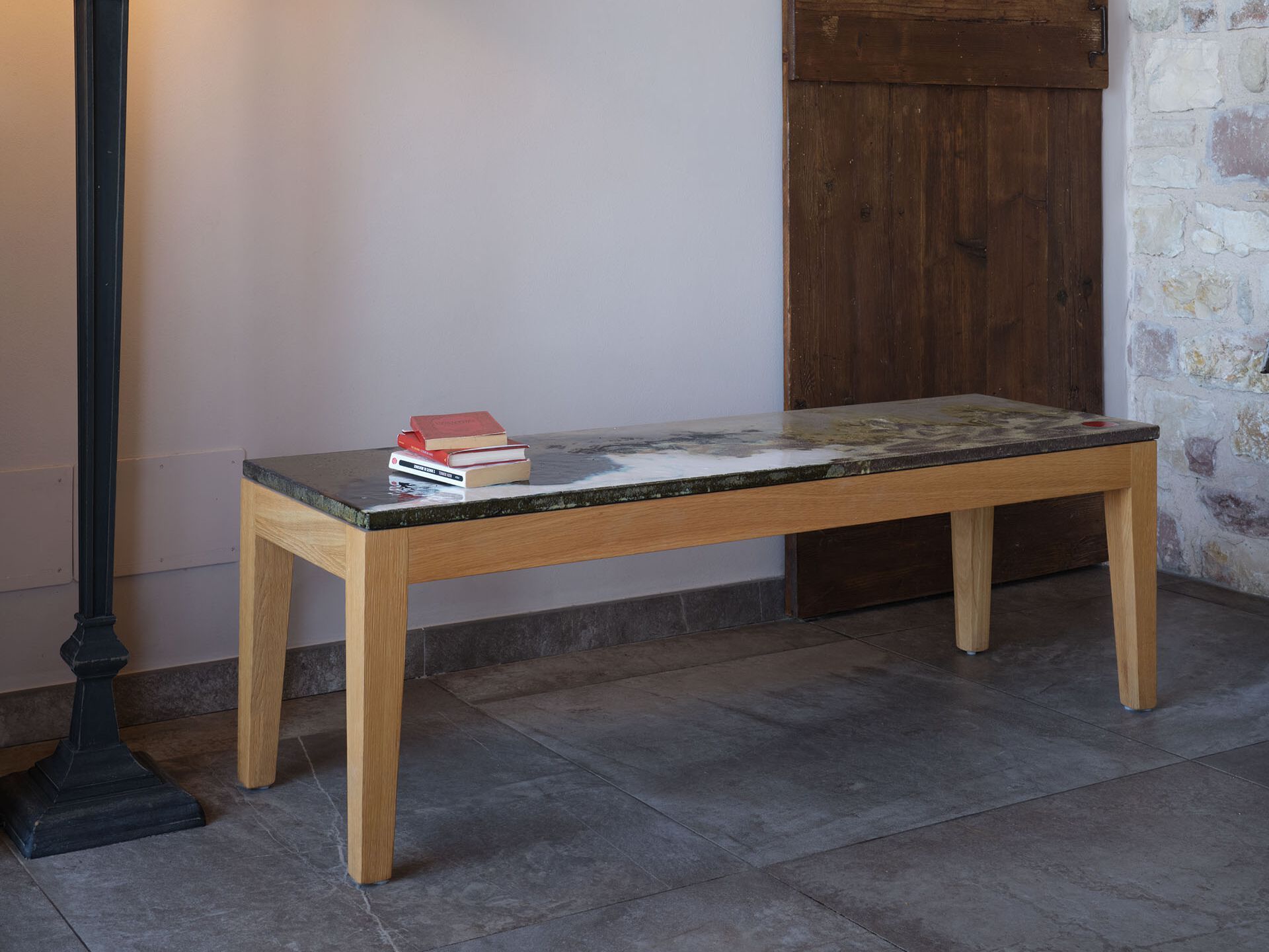 Лавовая скамья из фаянса и дуба DOMIZIANI современный ARCH-00054833