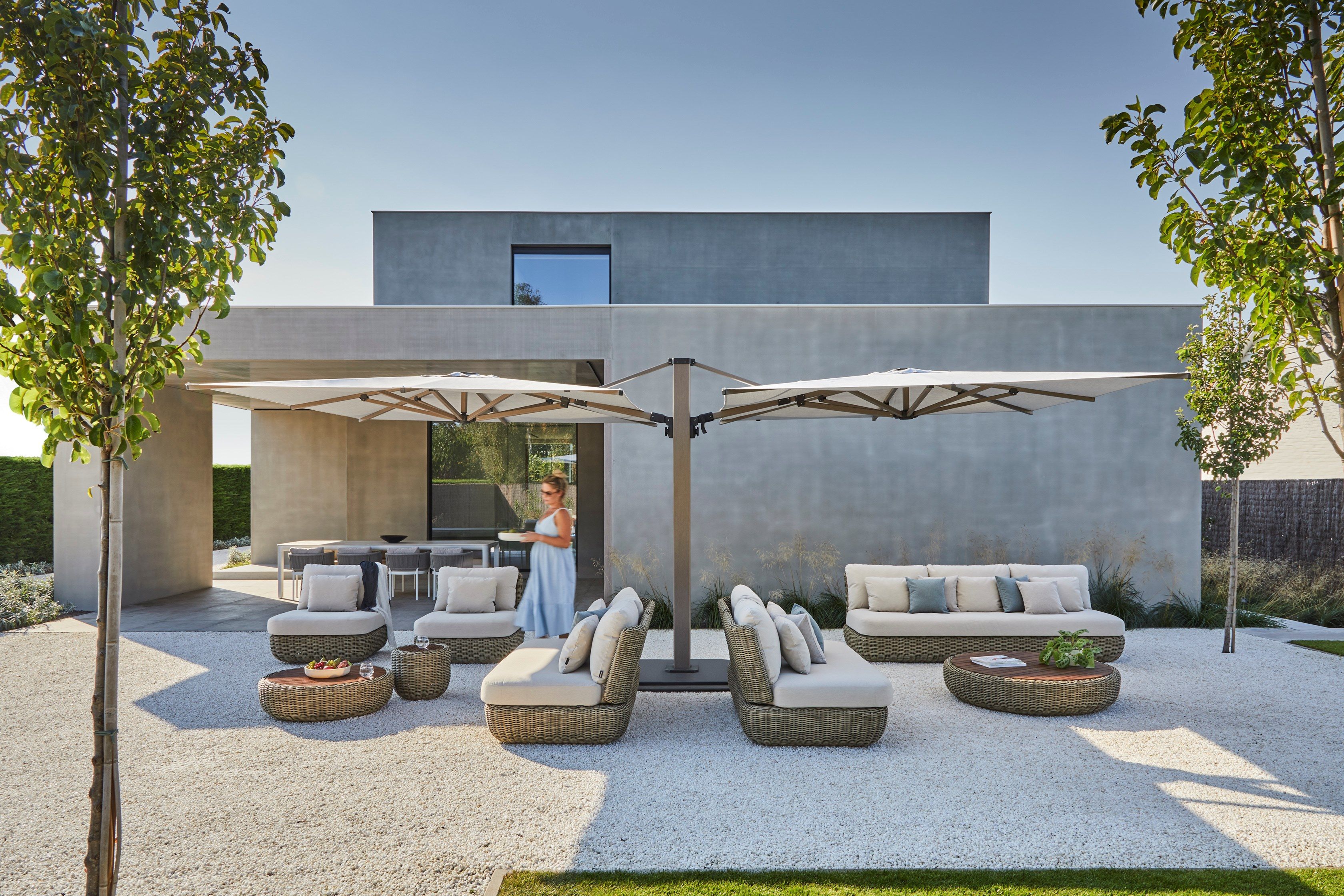 Плетеный круглый низкий садовый столик Jardinico Tugu ARCH-00079533 - Вид №1