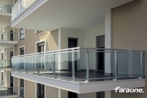 Перила из алюминия и стекла