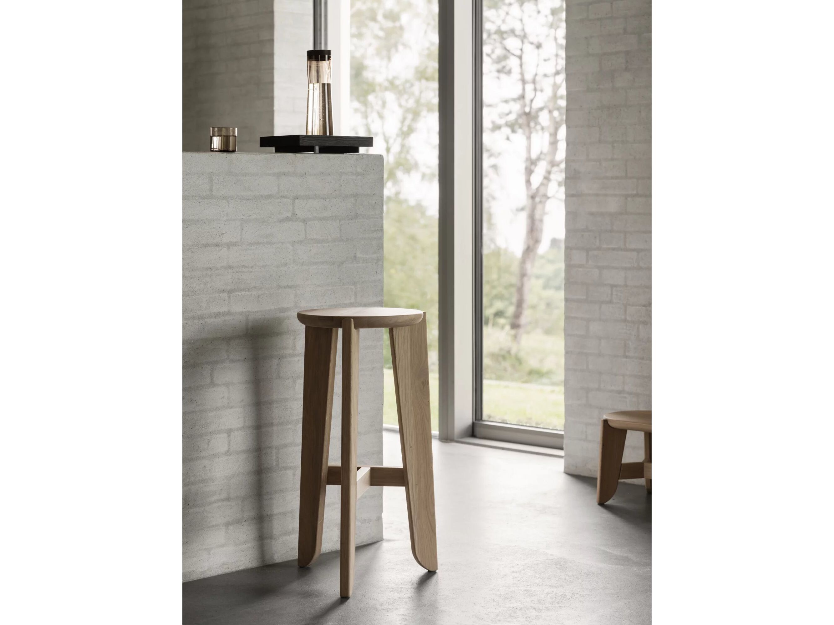 Дубовый барный стул с подставкой для ног blomus Eli ARCH-00056672 - Вид №4