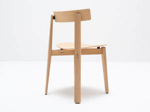 Дубовый стул с открытой спинкой