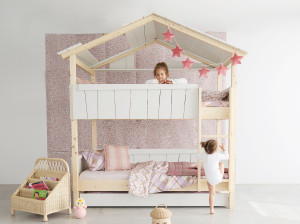 Выдвижная деревянная двухъярусная кровать