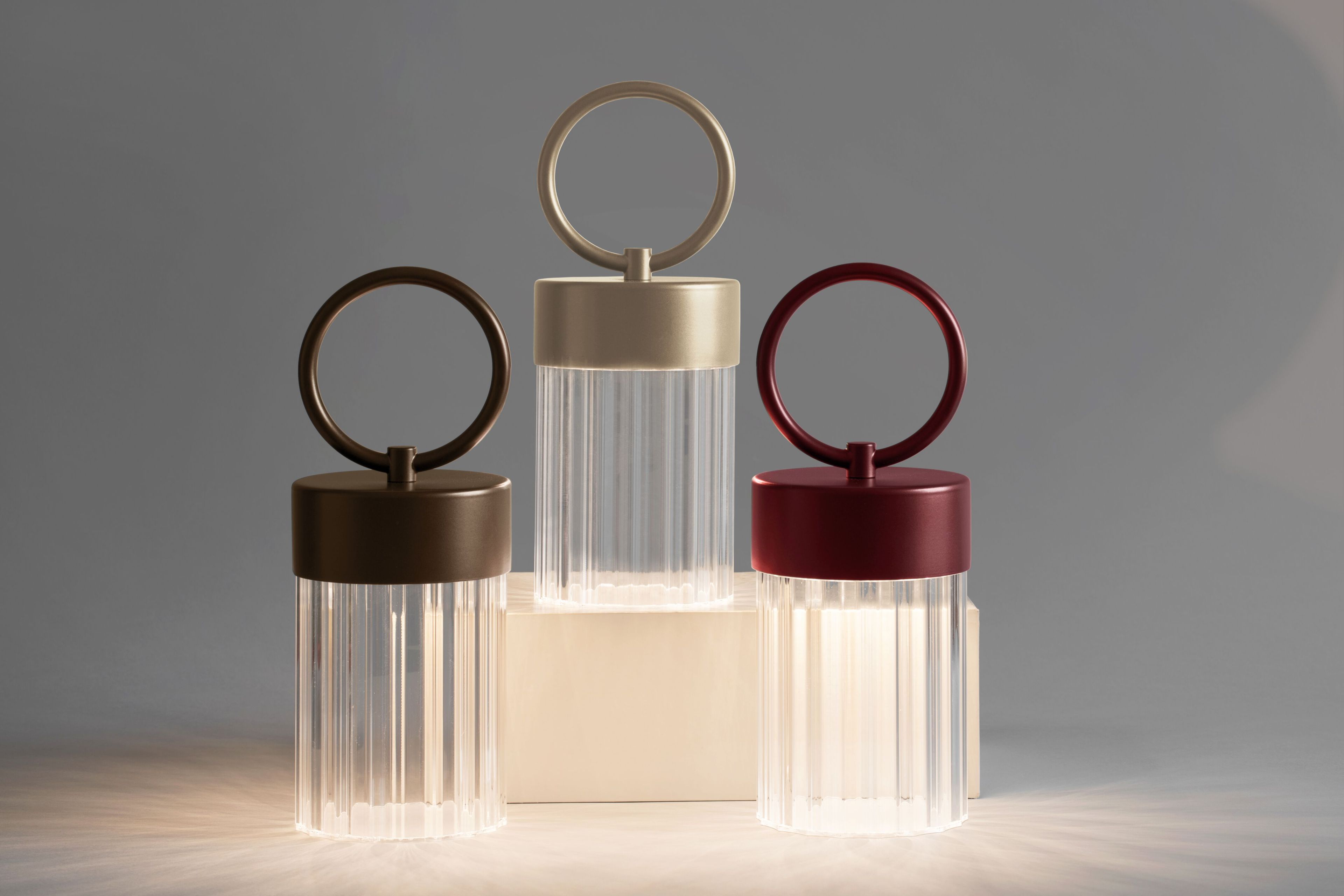 Светодиодная настольная лампа из плексигласа® с USB-зарядкой Contardi CLARETTA ARCH-00101103 - Вид №1