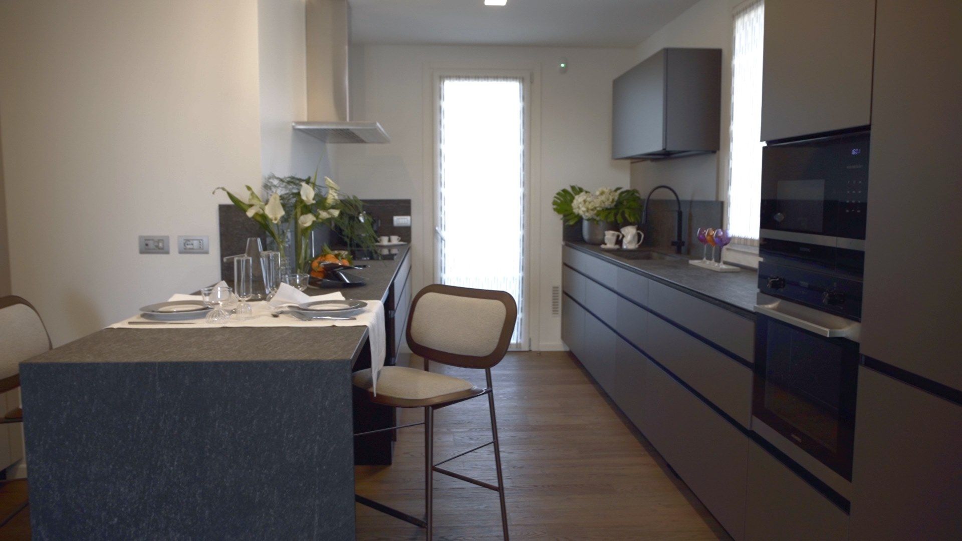 Высокий стул из ткани с кожаными деталями Casa Covre Винтаж ARCH-00097489 - Вид №4